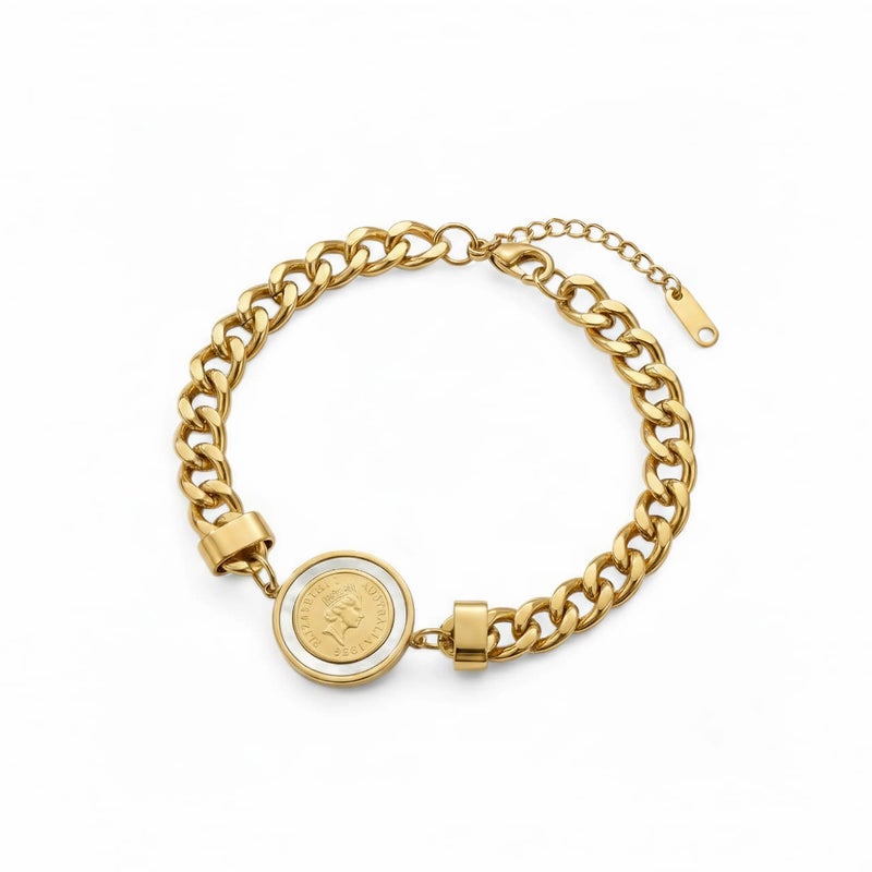 انسيال ذهبي أنيق مصنوع من الستانلس ستيل المقاوم للصدأ، بسلسلة عريضة لامعة، ودلاية دائرية بتصميم عملة مميزة، مع قفل قابل للتعديل ليناسبك. - Image 1